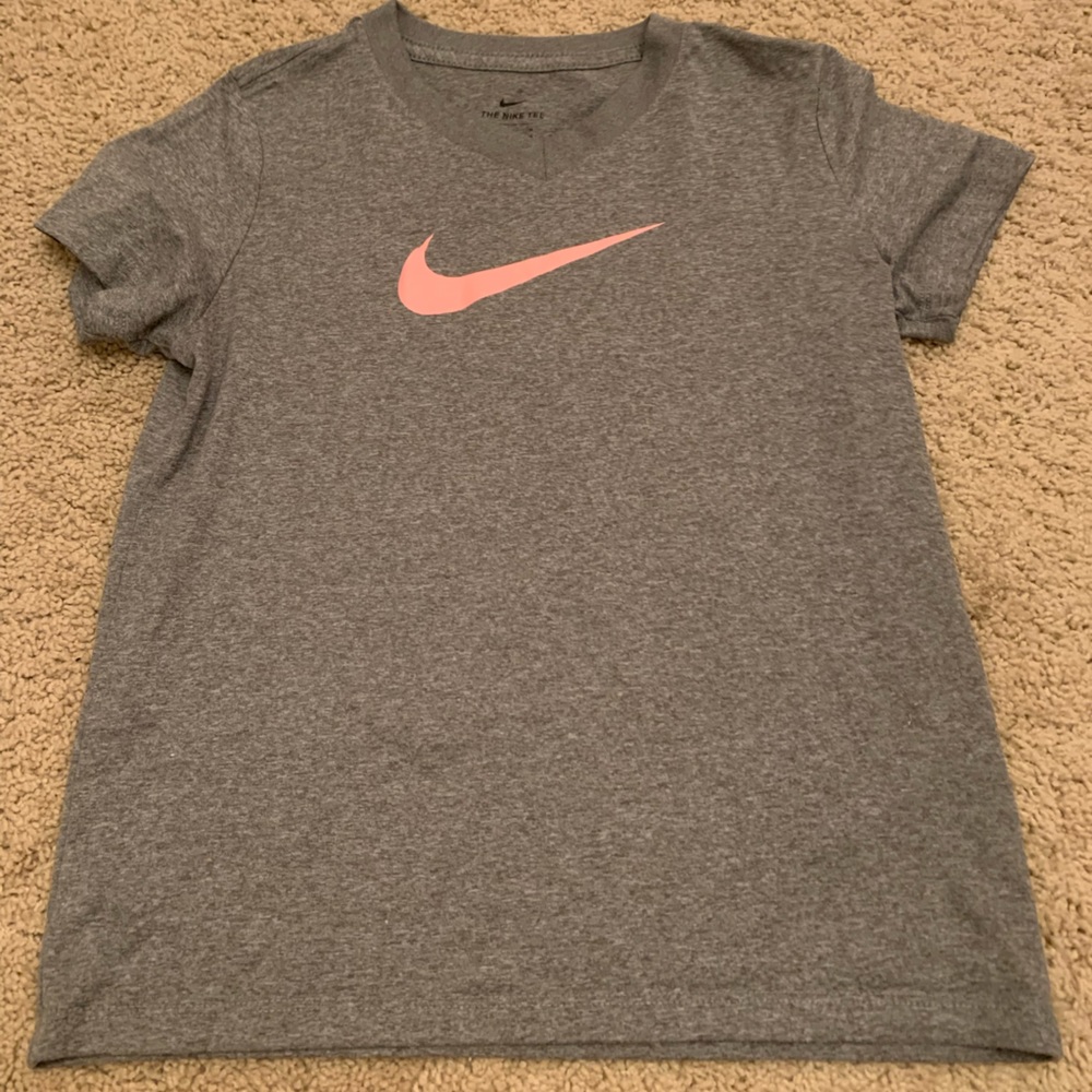 Girls Nike tee size medium